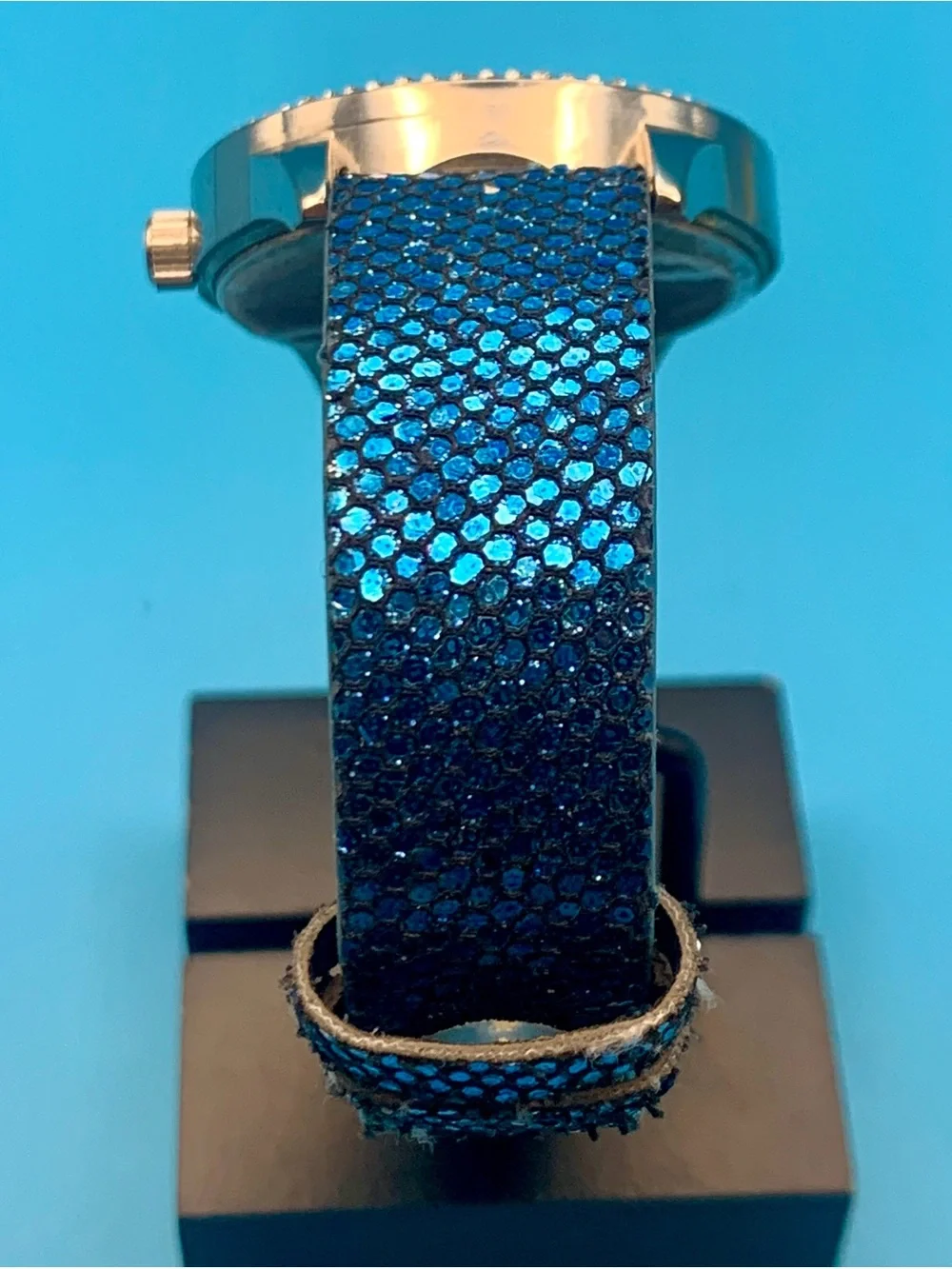 EMBASSY By GRUEN Women’s Fashion Quartz Wristwatch Crystal Bezel Works New Batt